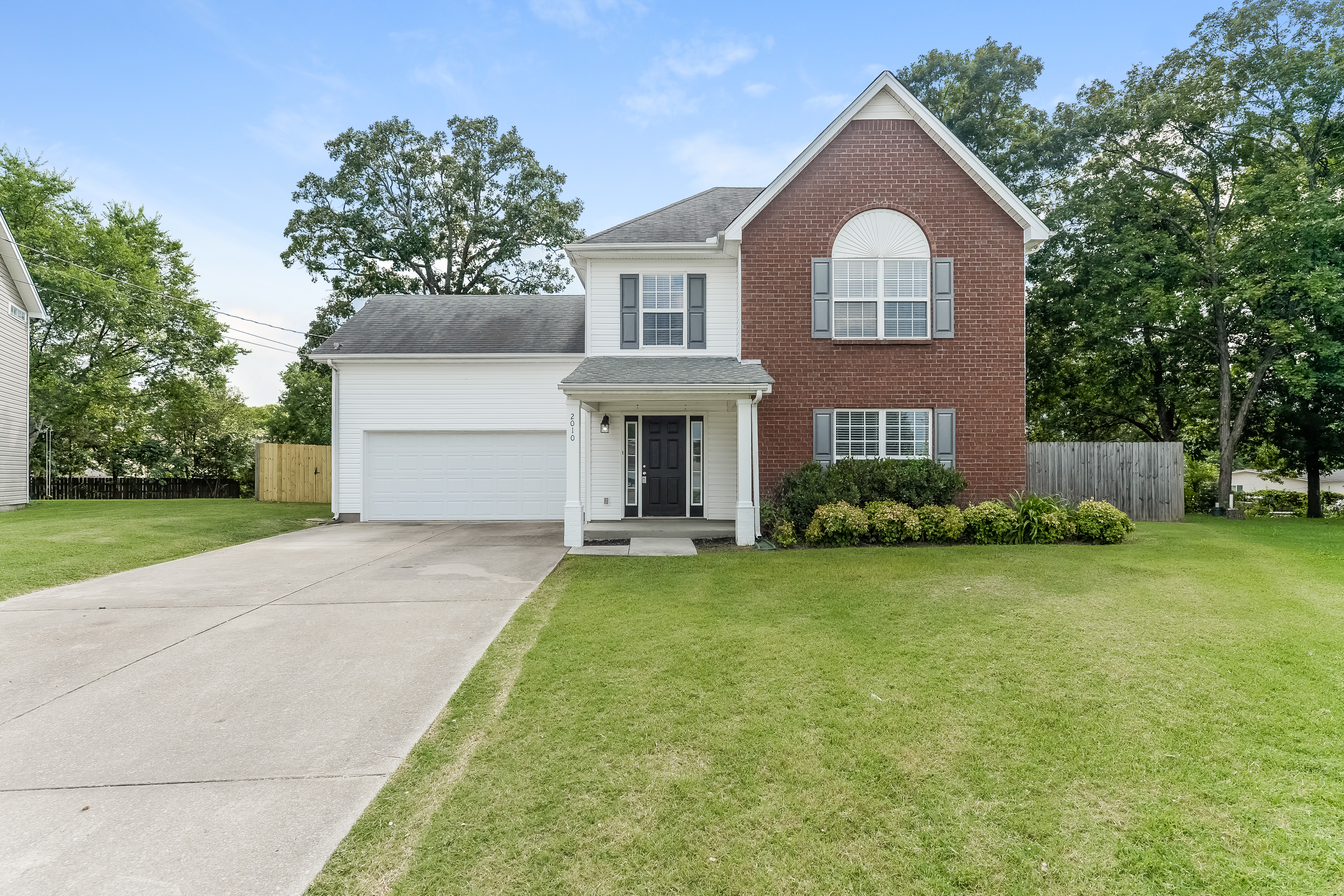 2010 Pearson Ln La Vergne, TN 37086